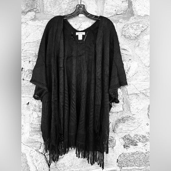 Nine West One Size Raschel Fringe Hem Knit Ruana - Picture 3 of 17